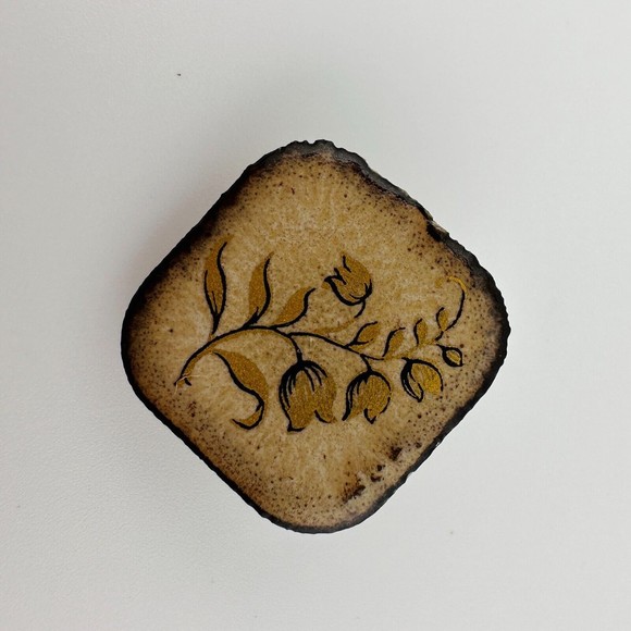 Ceramic Small Brooch Hand-Painted Bell Flowers in Gold and Black Glazed VTG Tan - Picture 5 of 8